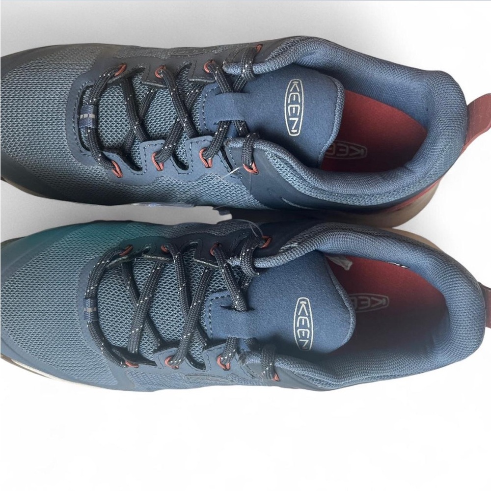 KEEN EXPLORE BLUE AND REDWOOD WOMENS SAMPLE SHOE SIZE 7